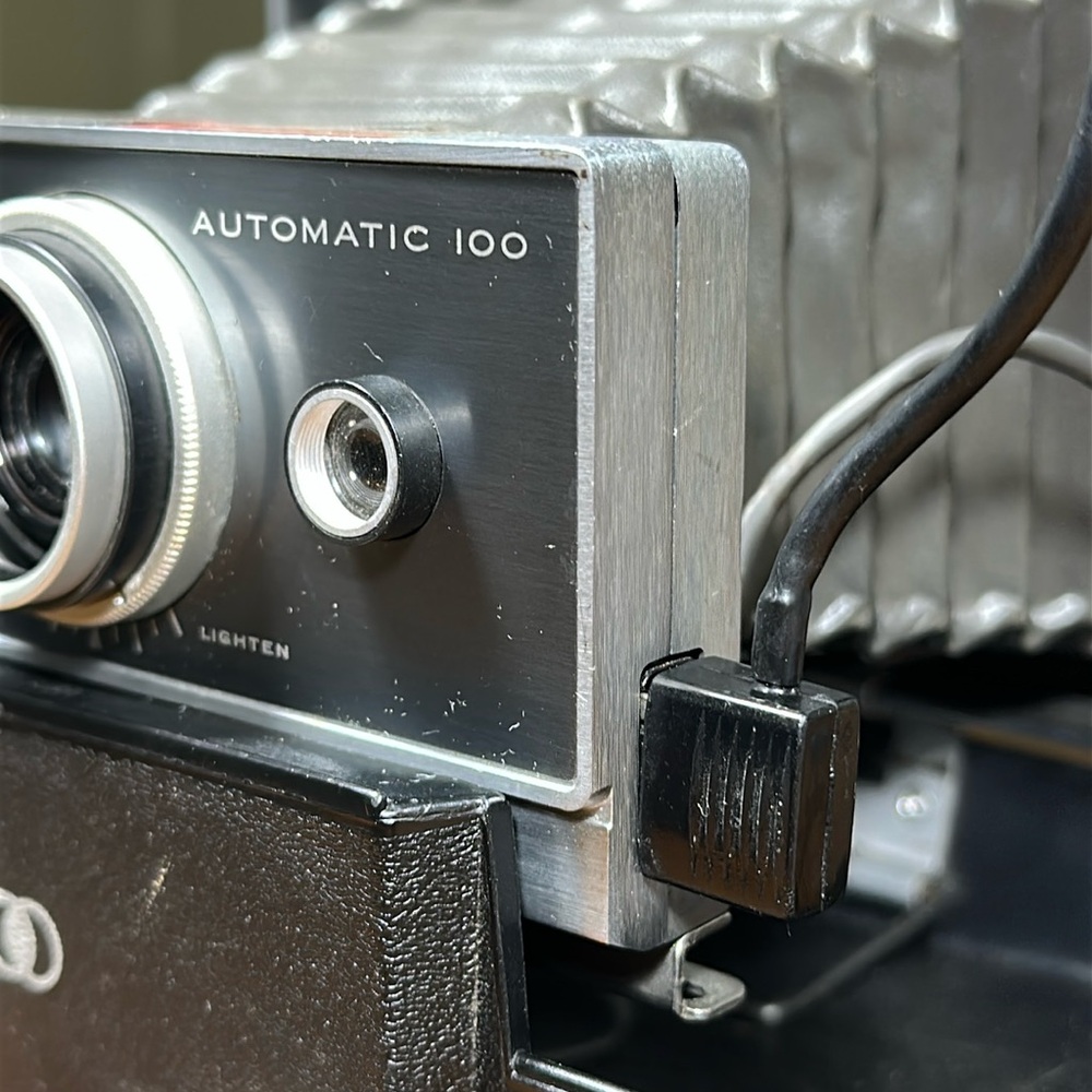 POLAROID Land Camera Automatic 100 w/ Model 268 Flash - Picture 6 of 16